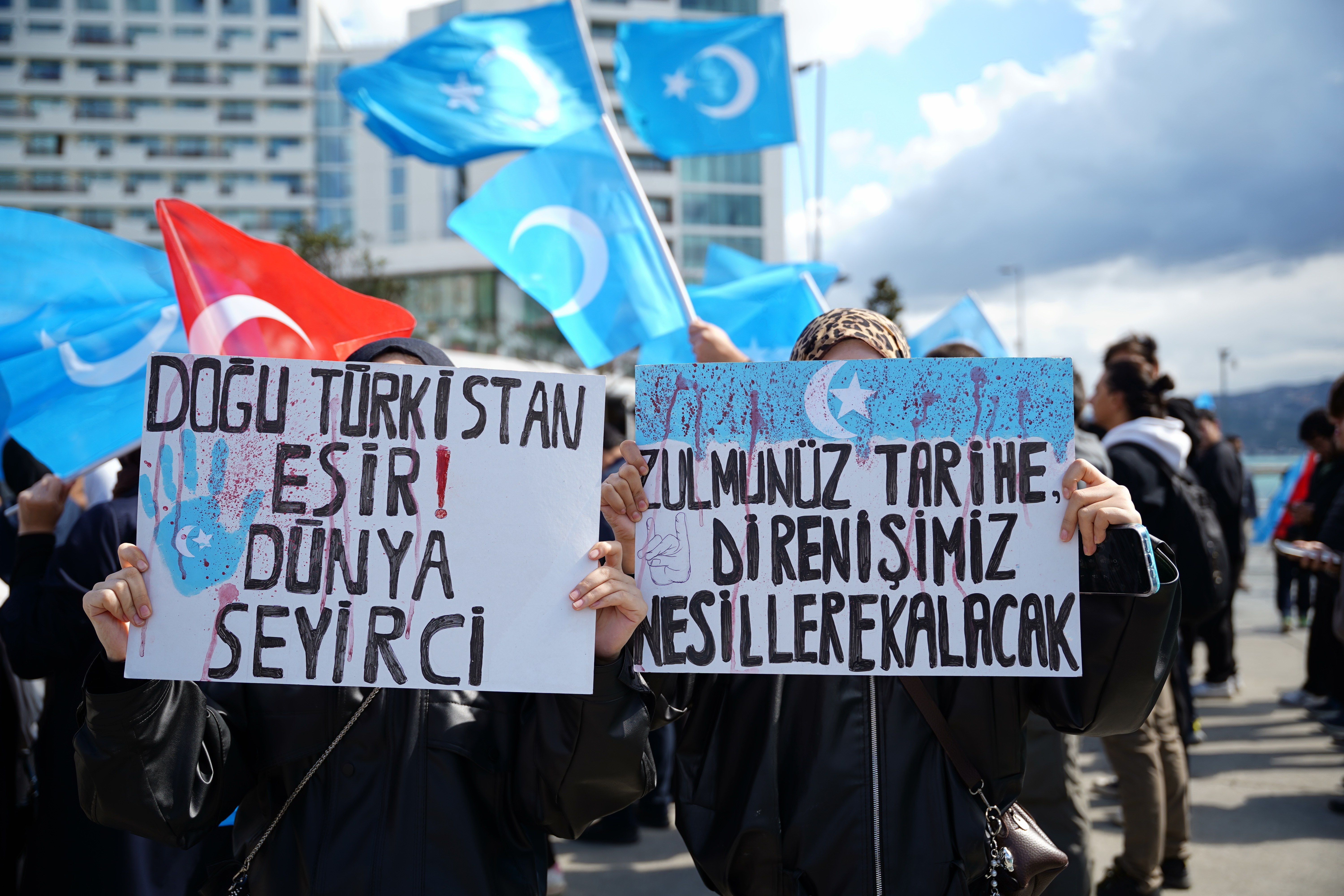 Protestoda pankart açıldı