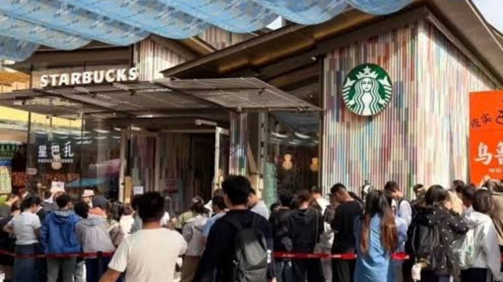 Starbucks Doğu Türkistan’da Mağaza Açtı